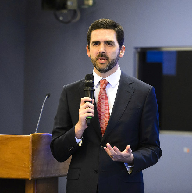 Francisco Moraes Leitao Campos, WBG Senior Economist, presented a study from the Gender Innovation Labs on registering businesses in Malawi. Photo: Joy Asico / World Bank